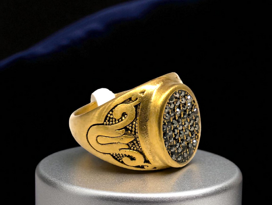 Vintage Black Stone Gold Ring