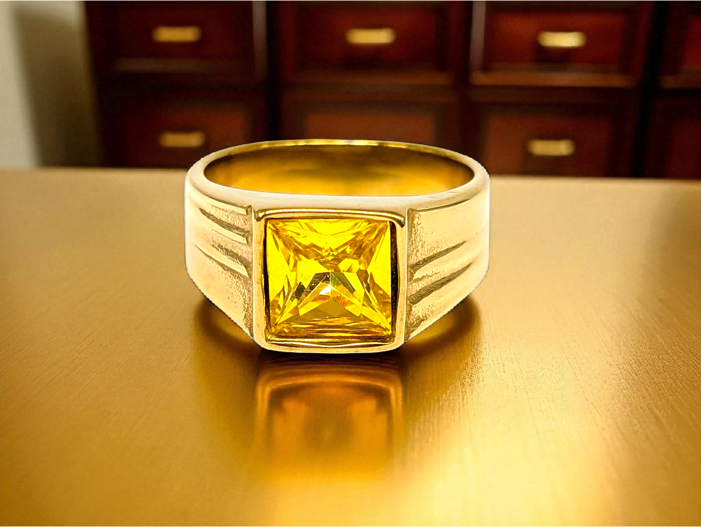 Golden Radiance: Gold Ring with Yellow Gemstone