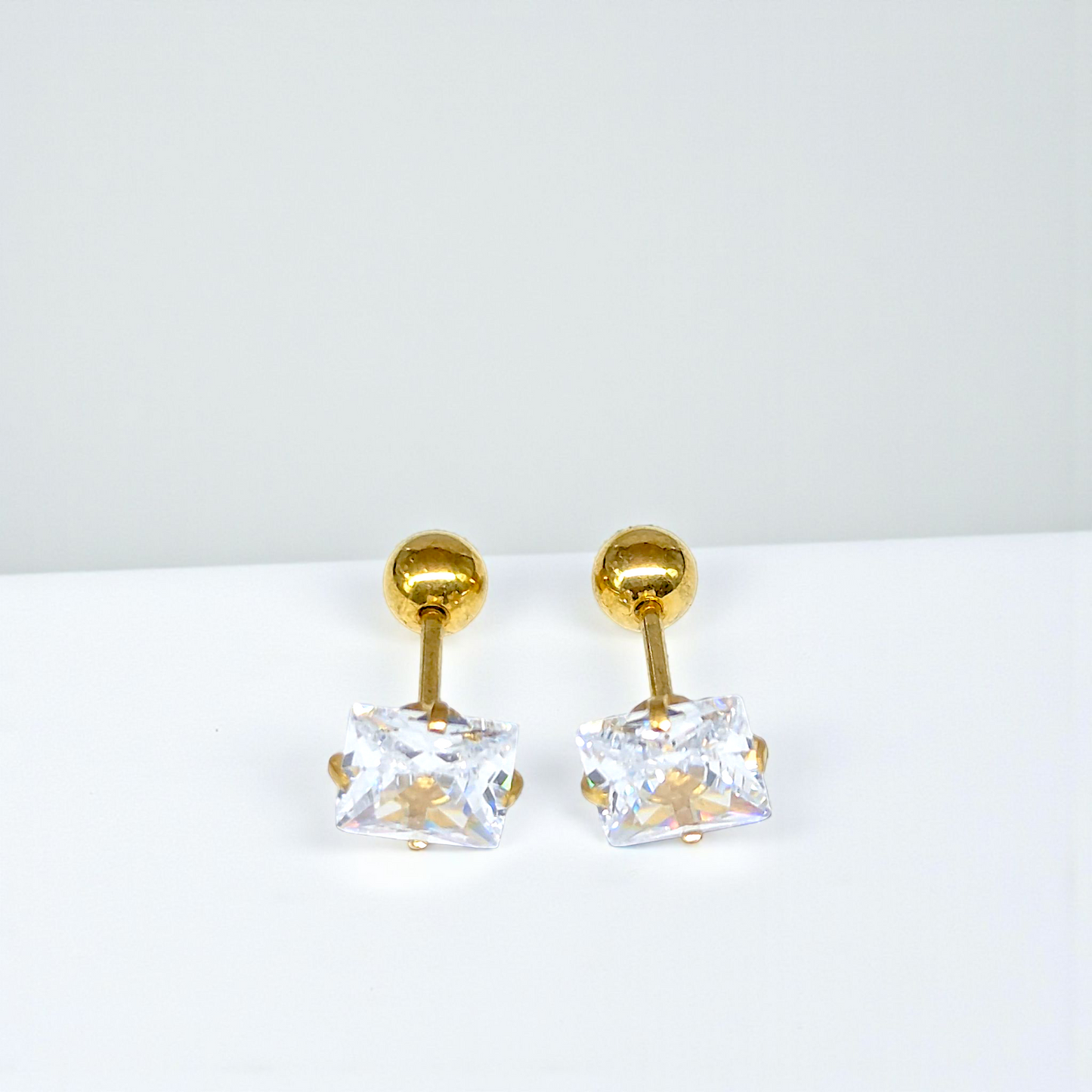 Men’s Gold-Tone Stud Earrings – 6mm Stone