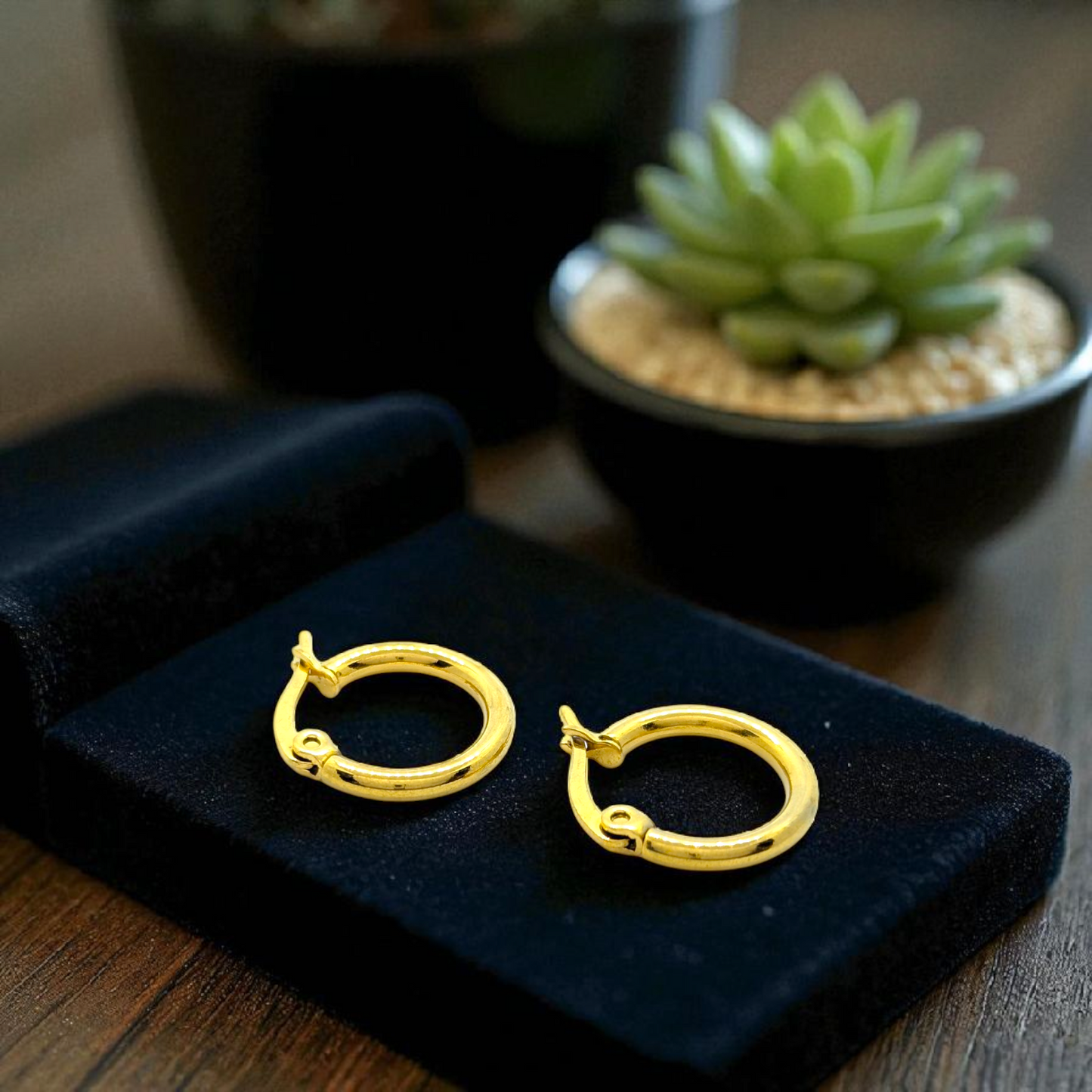 Men’s Gold Hoop Earrings traditional lock