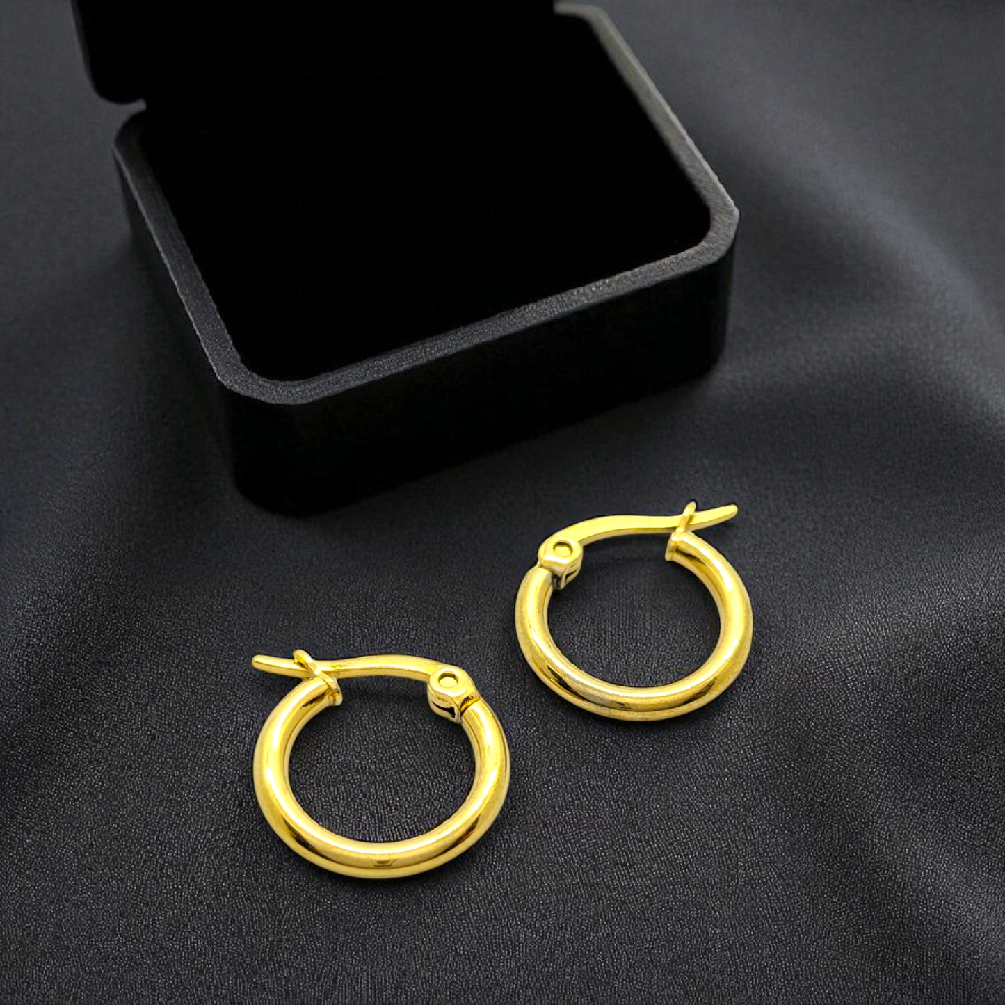Men’s Gold Hoop Earrings traditional lock