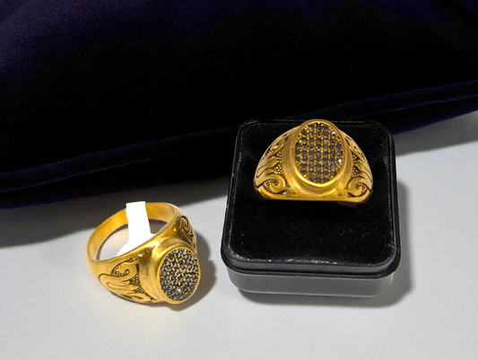 Vintage Black Stone Gold Ring