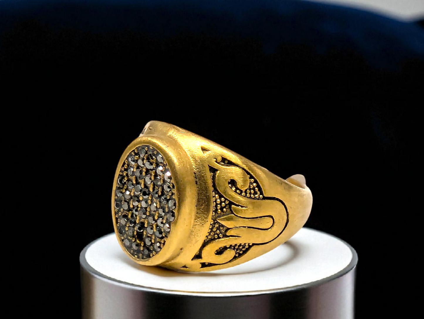 Vintage Black Stone Gold Ring